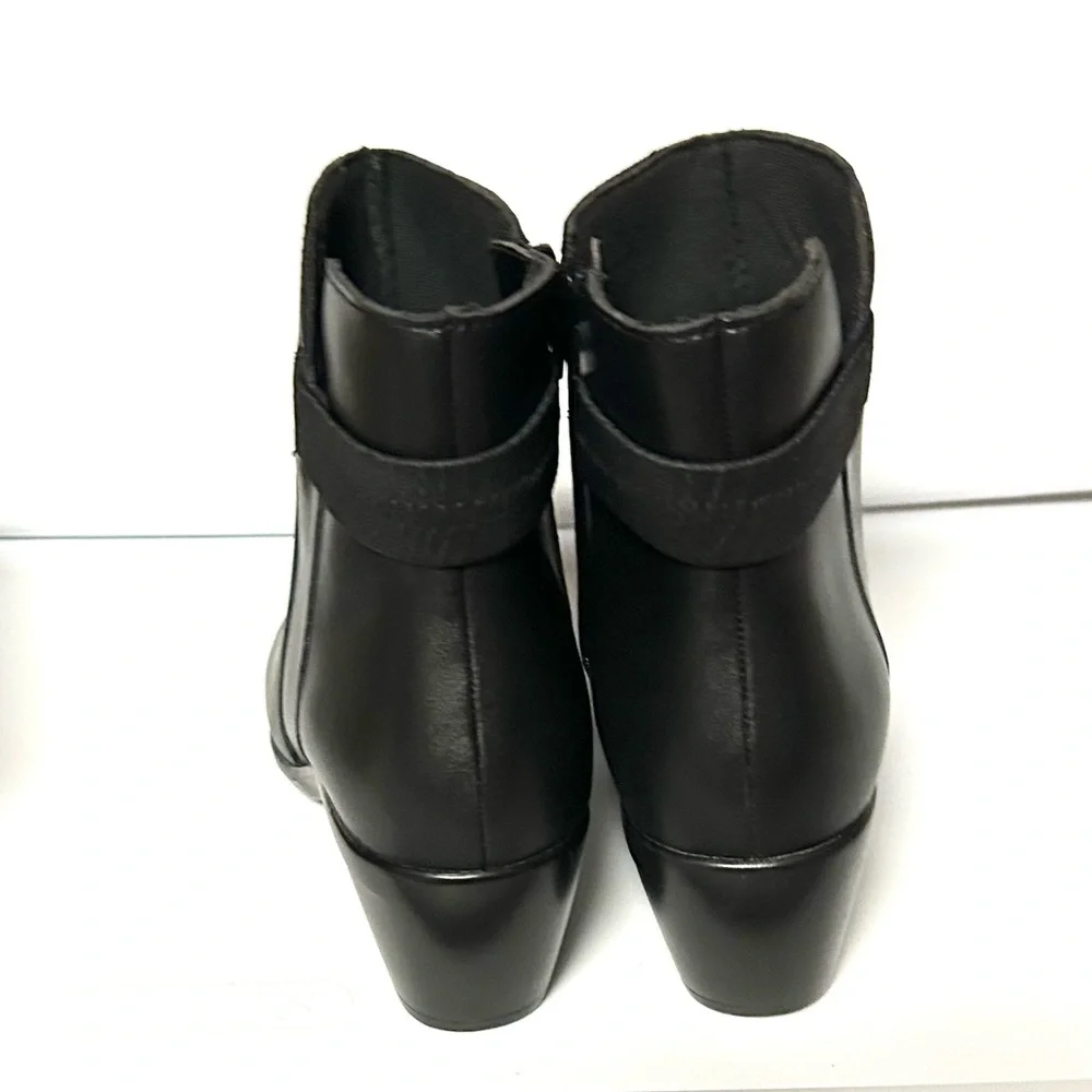 Clark’s Emily Black Leather Ankle  Boots Size 10 NIB